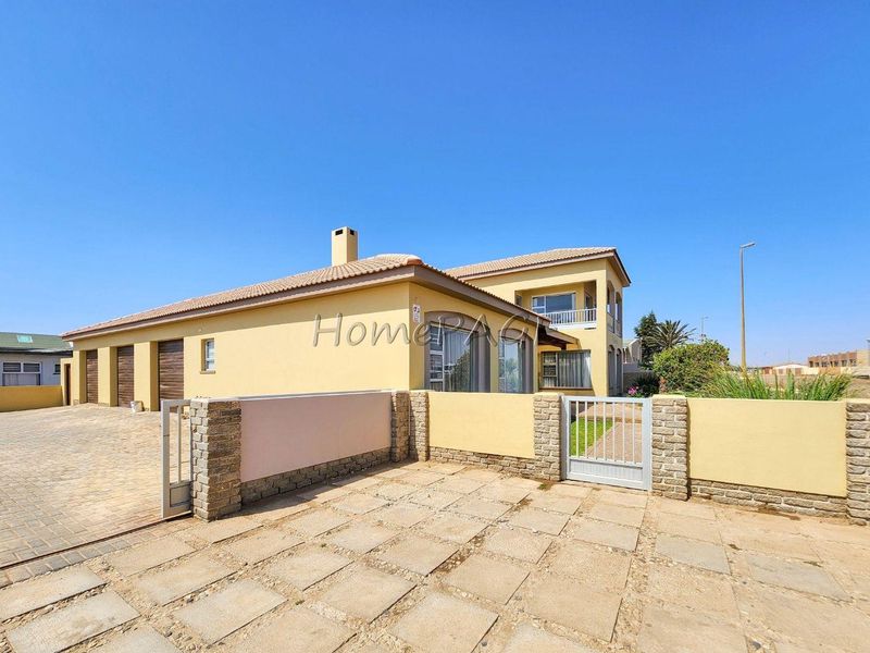Ext 3, Rob Street, Henties Bay:  Beautiful Double Storey 3 Bedr Home is for Sale - Photo 4