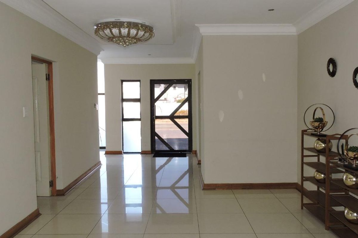 Modern 5 - Bedroom Home with 2 Flatlets in Savannah Country Estate - Photo 3