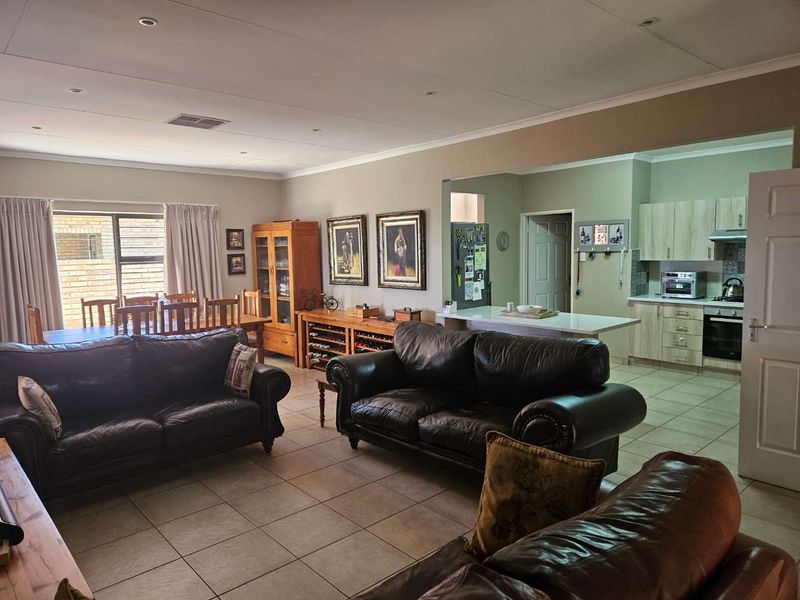 Modern Lock-up and go - Photo 8