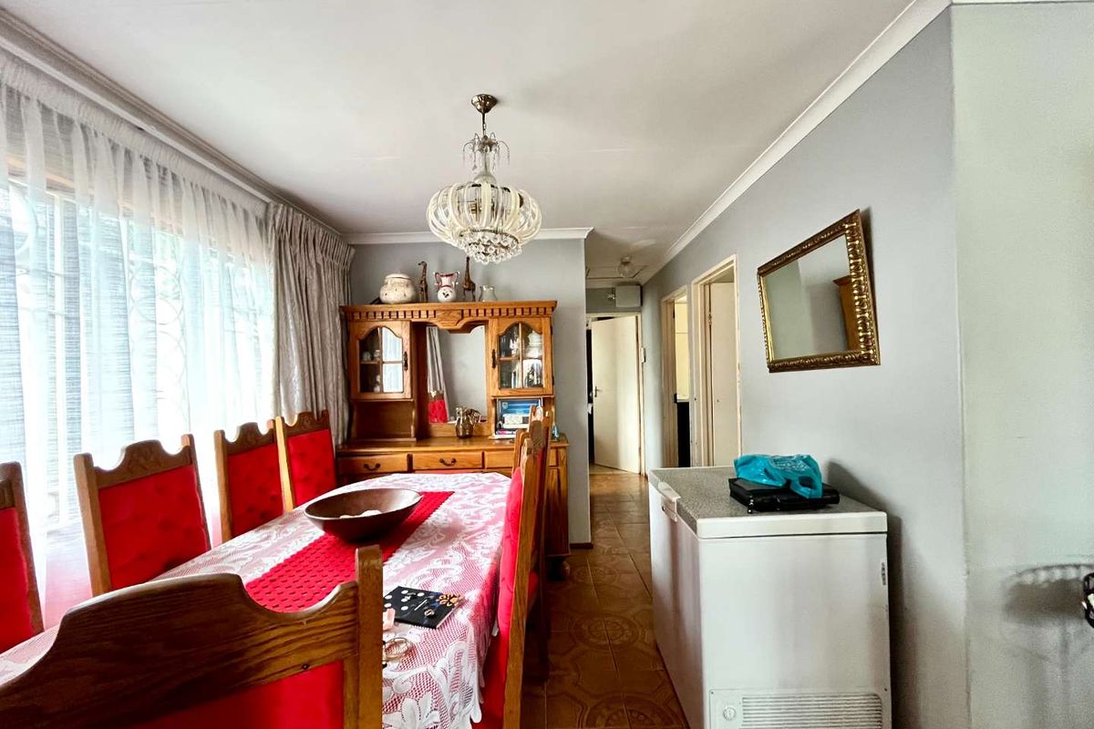 Freestanding 3-Bed Home with Easy Access to Major Routes - Photo 5