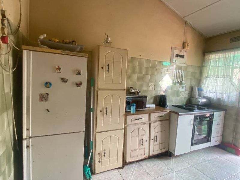 Furnished Family Home in Mountview Verulam offering value for your money. - Photo 5
