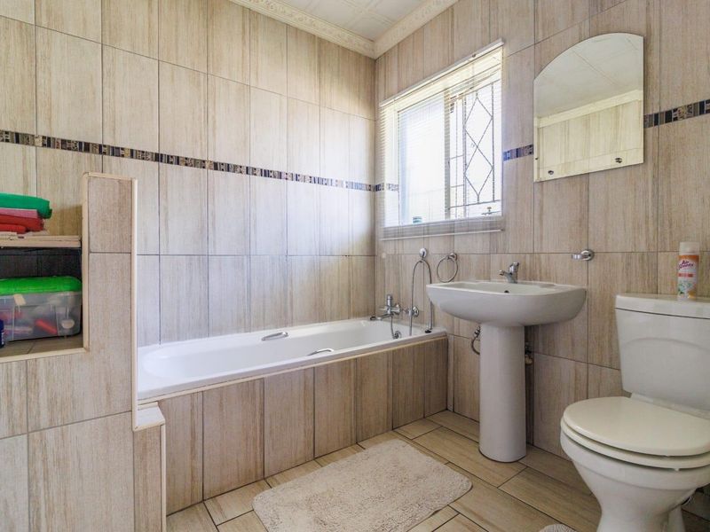 For Sale: Four Bedroom Two Bathroom Home with a Pool - Photo 8