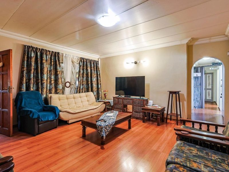 Spacious Family Home with Flatlet - Photo 10