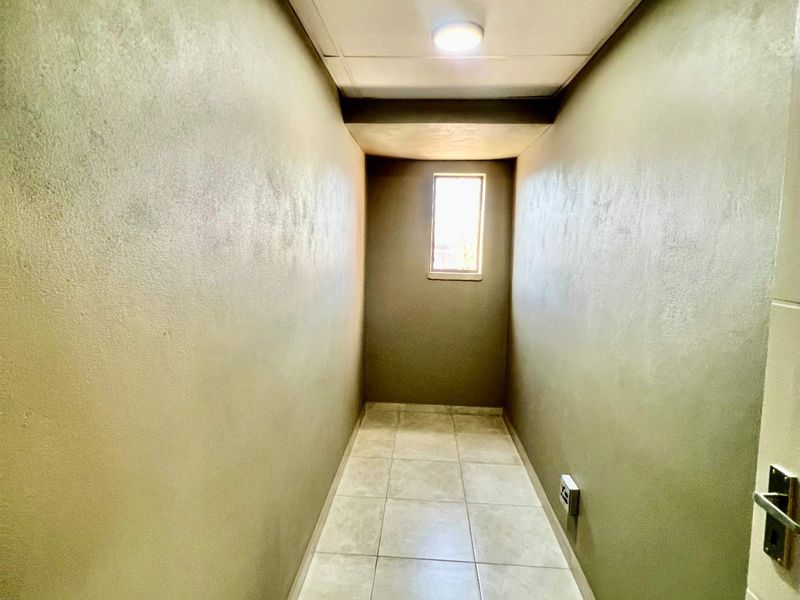 COMMERCIAL UNIT UP FOR RENT AT HALFWAY HOUSE MIDRAND - Photo 10