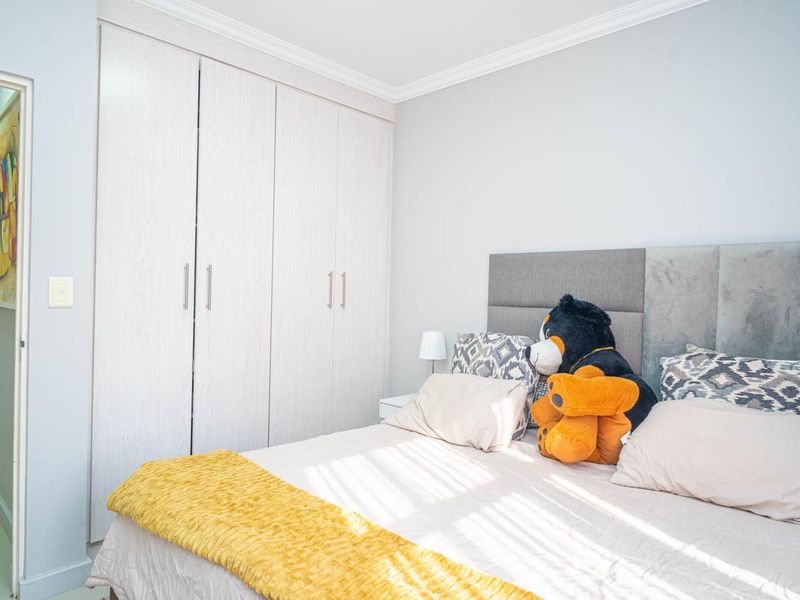 Modern Move-In Ready 3 Bedroom Apartment in The Falls Lifestyle Estate - Photo 9