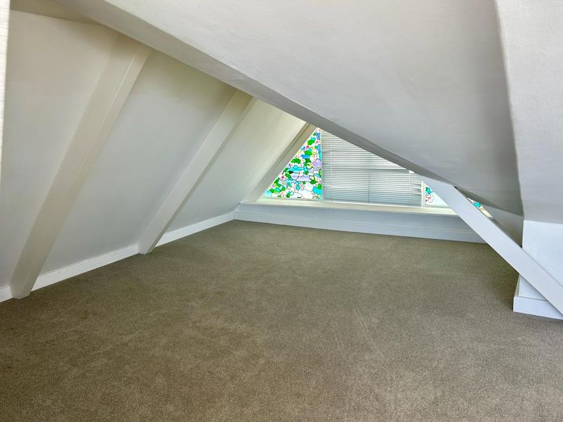 GORGEOUS, HOMELY COTTAGE.   32.5K. pm - Photo 10