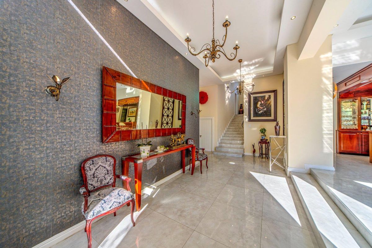 Indulge in the ultimate entertainment experience with a spacious bar and rooftop area - Photo 3