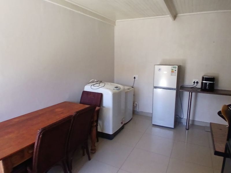 4 Bedroom family home to rent in Fichardtpark - Photo 4