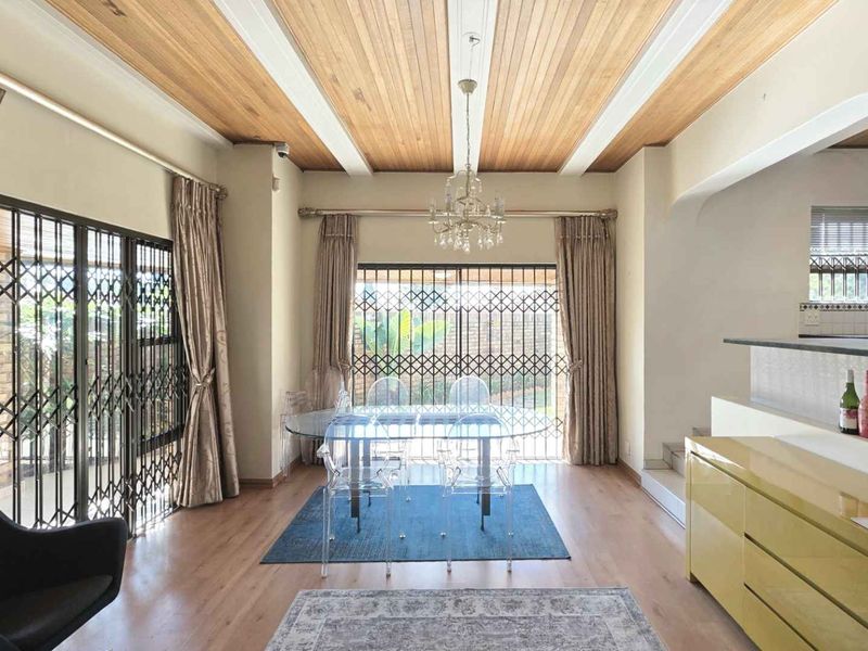 Large 3 Bedroom Sandton Townhouse with Large Garden and Sparkling Swimming Pool and  Full Separate “Cottage” - Photo 6