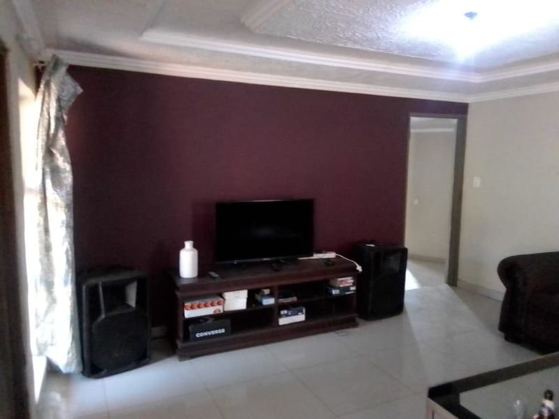 Neat 3-Bedroom Home FOR SALE– Thohoyandou Unit E, Magidi - Photo 7