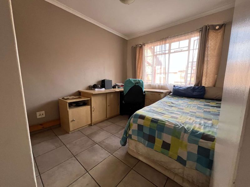 SPACIOUS PROPERTY WITH LARGE GARDEN - THE OPPORTUNITY TO CREATE YOUR OWN DREAM! - Photo 6