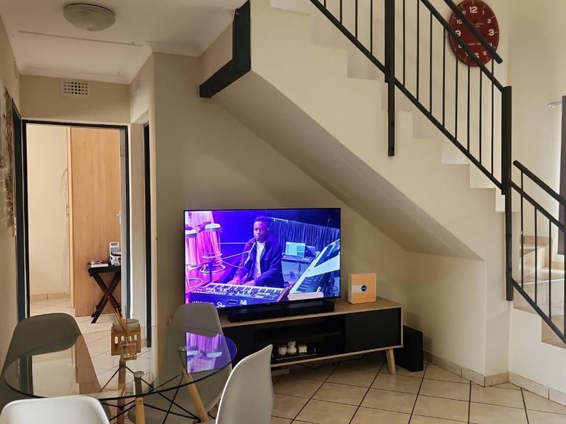 3 Bedroom Townhouse To Rent in Chantelle - Photo 3