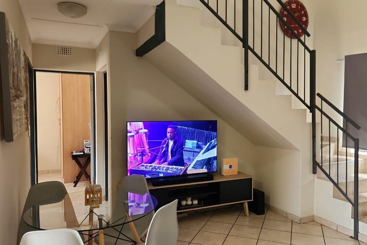 3 Bedroom Townhouse To Rent in Chantelle - Photo 3