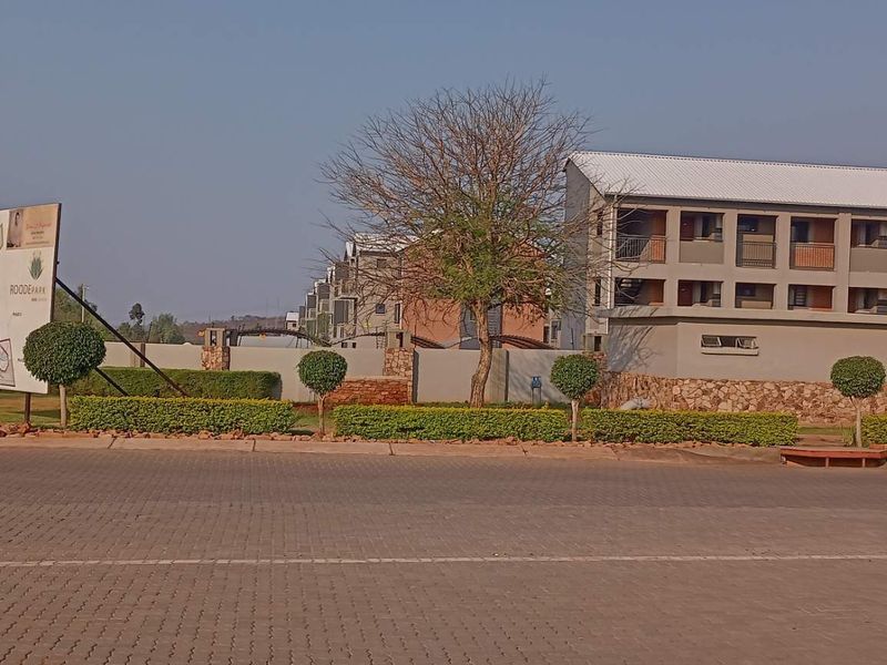 "Secure your Stylish,newly developed 3-Bed apartment in Roodepark Eco City 2" - Photo 6