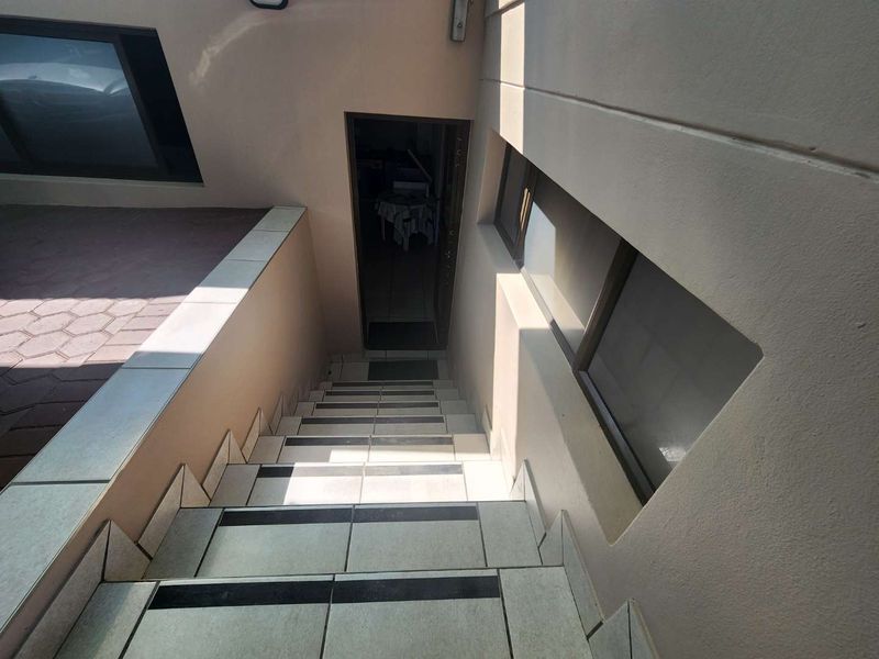 **5-Bedroom Holiday Home in Diaz Beach, Mossel Bay** - Photo 3