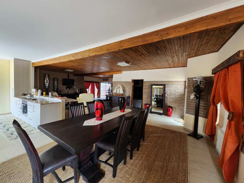 Face brick, low maintenance house with flat. - Photo 5