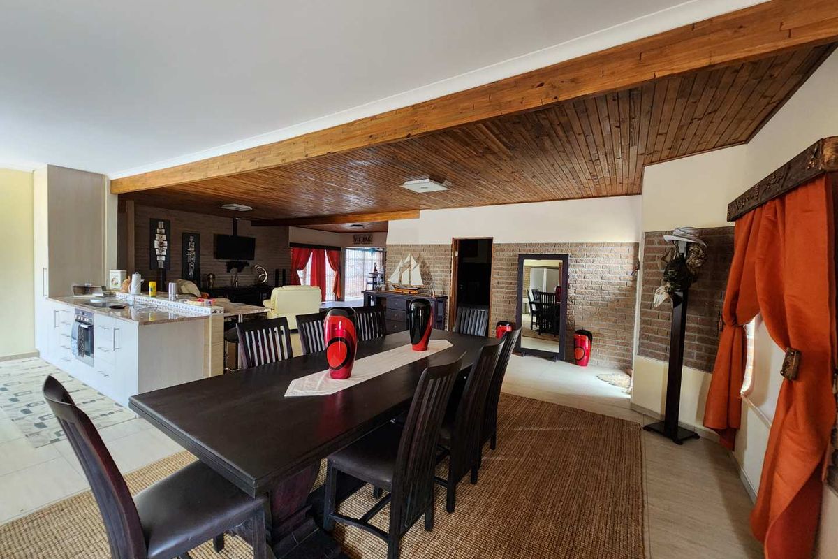 Face brick, low maintenance house with flat. - Photo 5