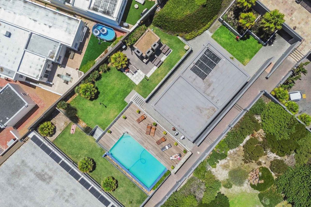 PRIME LOCATION ON THE BEACH FRONT IN BLAAUWBERG - Photo 2