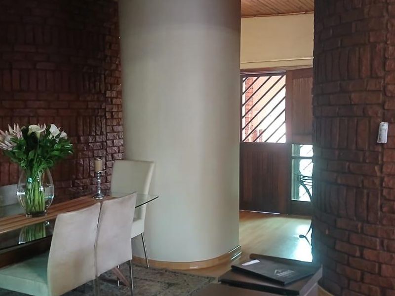 "Spacious Family Haven in Prime Location Awaits!" - Photo 5