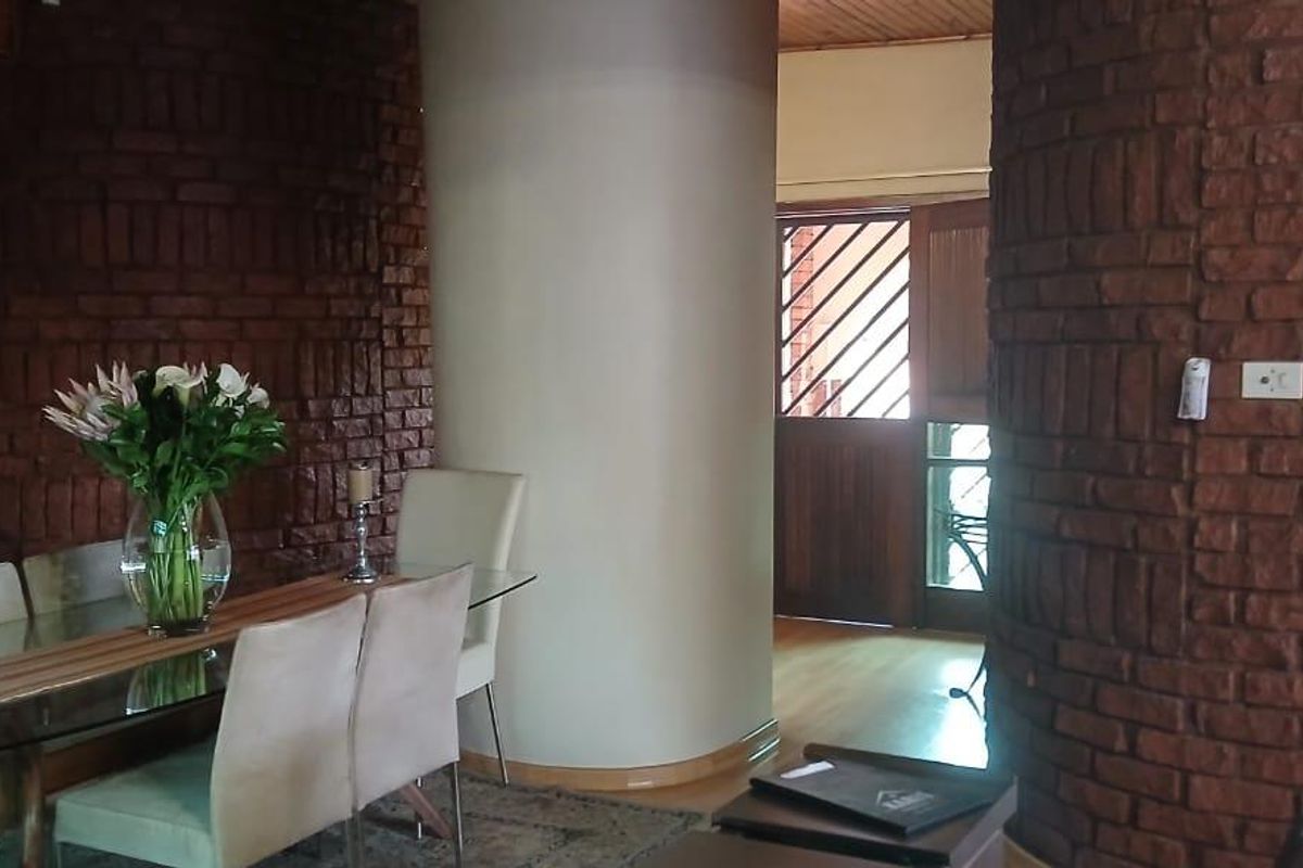 "Spacious Family Haven in Prime Location Awaits!" - Photo 5