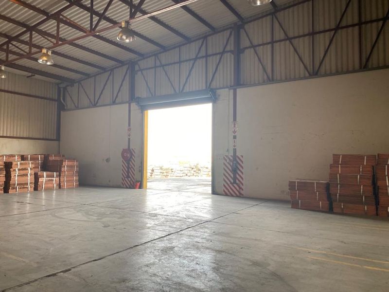 Walvis Bay harbour - Industrial facility with office building and 5 Warehouses - Photo 2