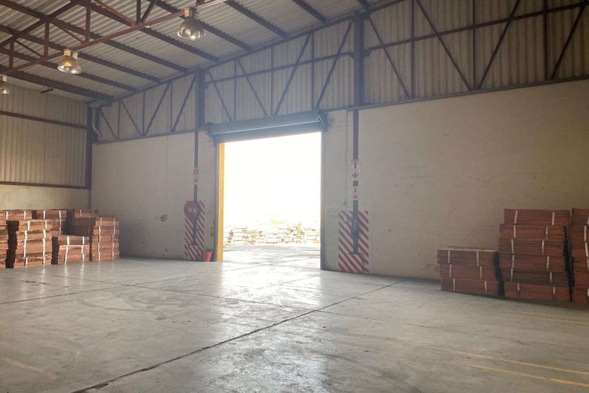 Walvis Bay harbour - Industrial facility with office building and 5 Warehouses - Photo 2