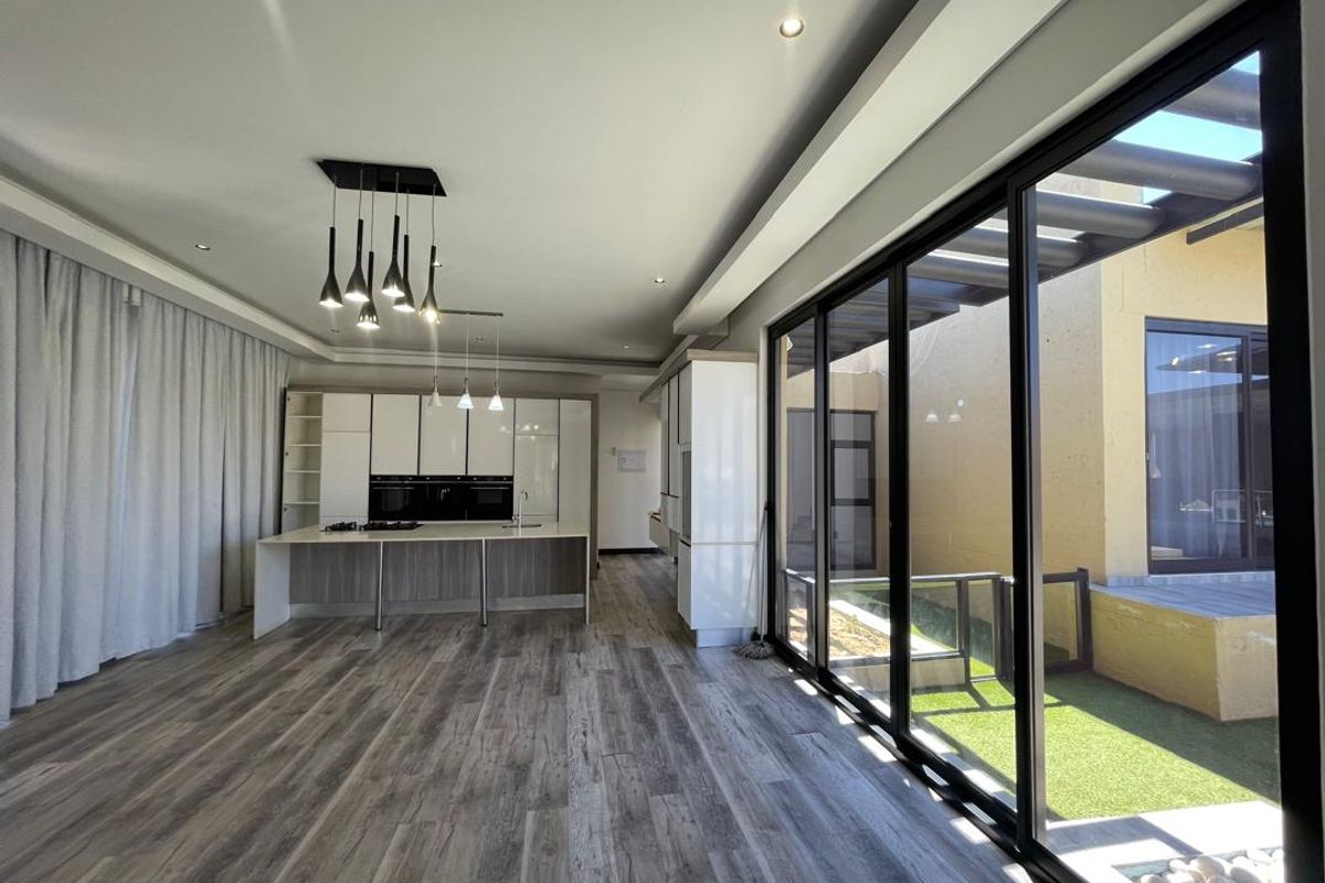 LAVISH MANSION IN AUASBLIK FOR SALE - Photo 3