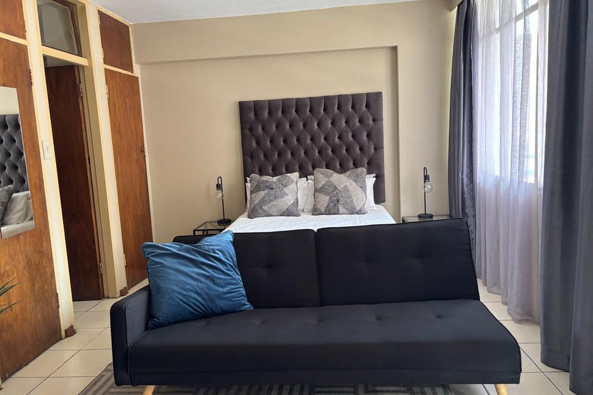 A bachelor Unit for sale in Braamfontein - Photo 2