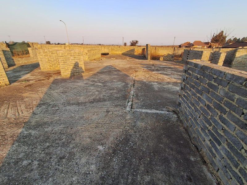 Bargain! 1283 Square Meter Vacant Land with Perimeter Walls - Photo 5