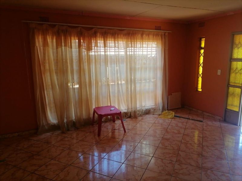 Ready for moving in - Photo 10