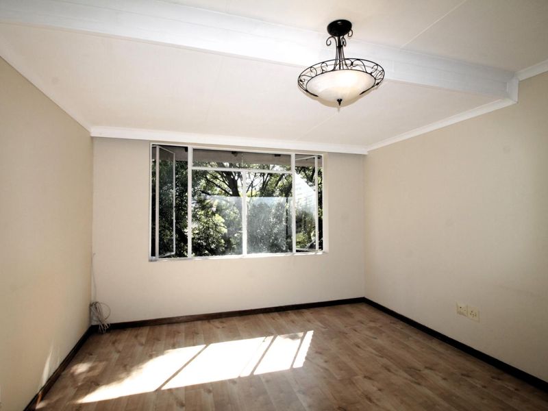 Elegant Two Bedroom Apartment in Secure Complex - Photo 5