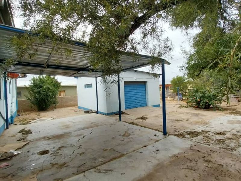 Cozy 3BR, 2BA Home with Garage and Covered Patio - Photo 2