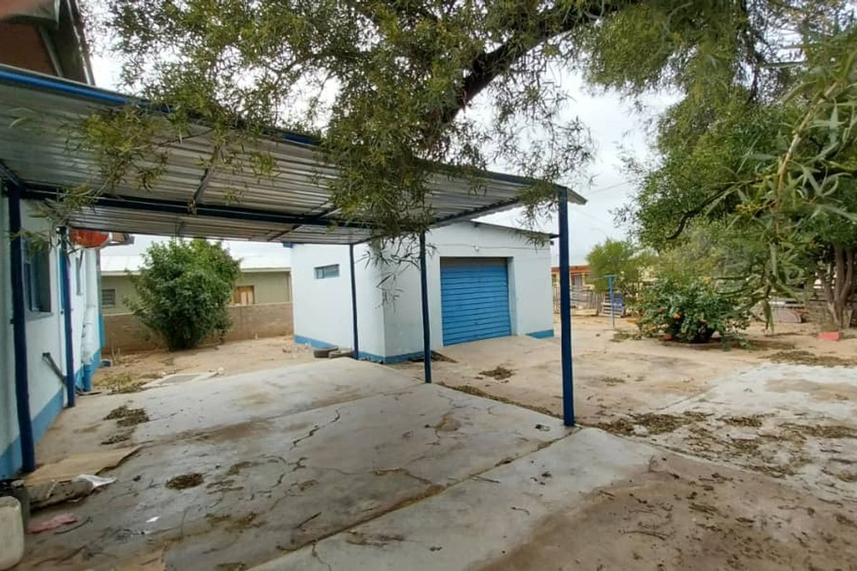 Cozy 3BR, 2BA Home with Garage and Covered Patio - Photo 2