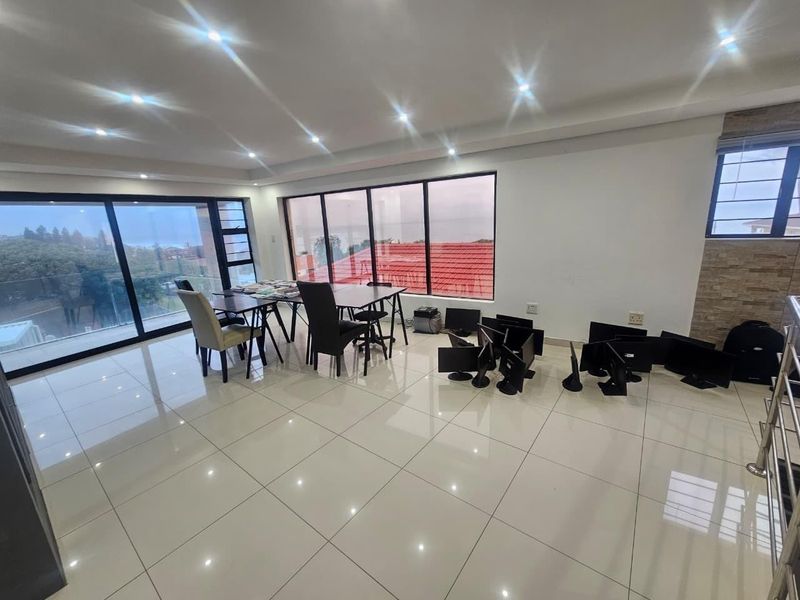 Marine Drive Home Plus Modern Office - Photo 8