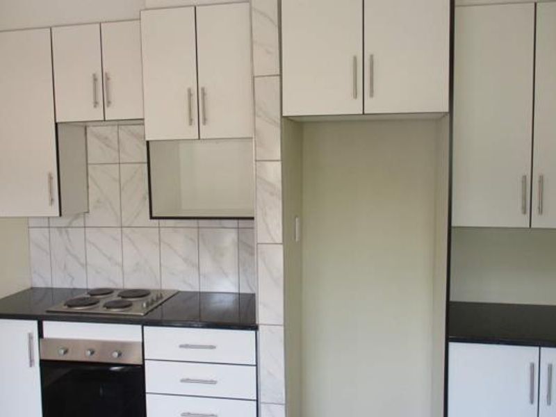 A neat 1 bedroom unit - Photo 2