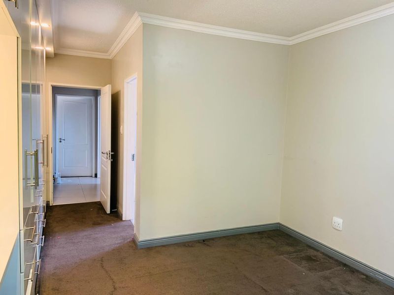 Modern 2-Bed Luxury Apartment with En-Suite & Secure Parking - Photo 9