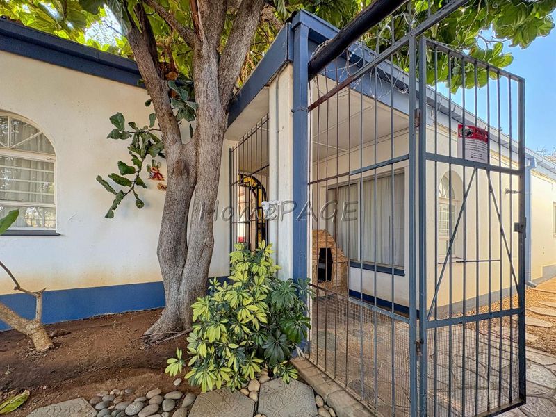 Otjiwarongo:  4 Bedr home with 1 Bedr Flat is for Sale - Photo 5
