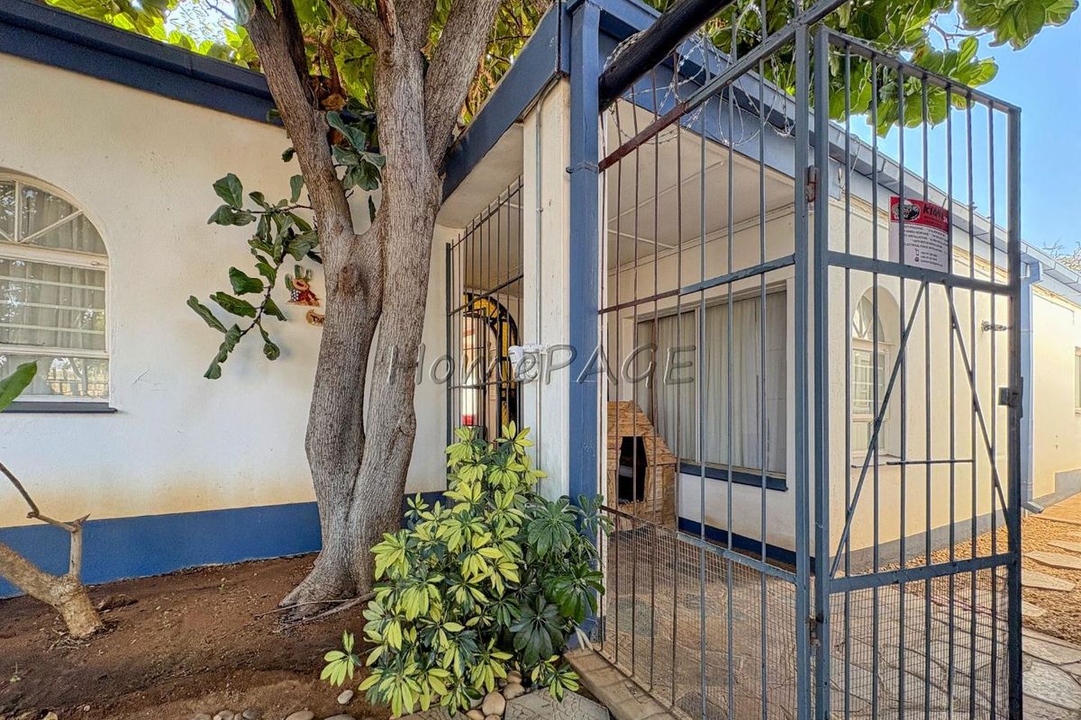 Otjiwarongo:  4 Bedr home with 1 Bedr Flat is for Sale - Photo 5