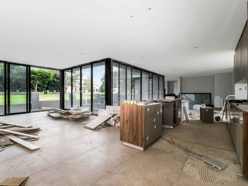 Contemporary Elegance Meets Estate Living - Photo 5