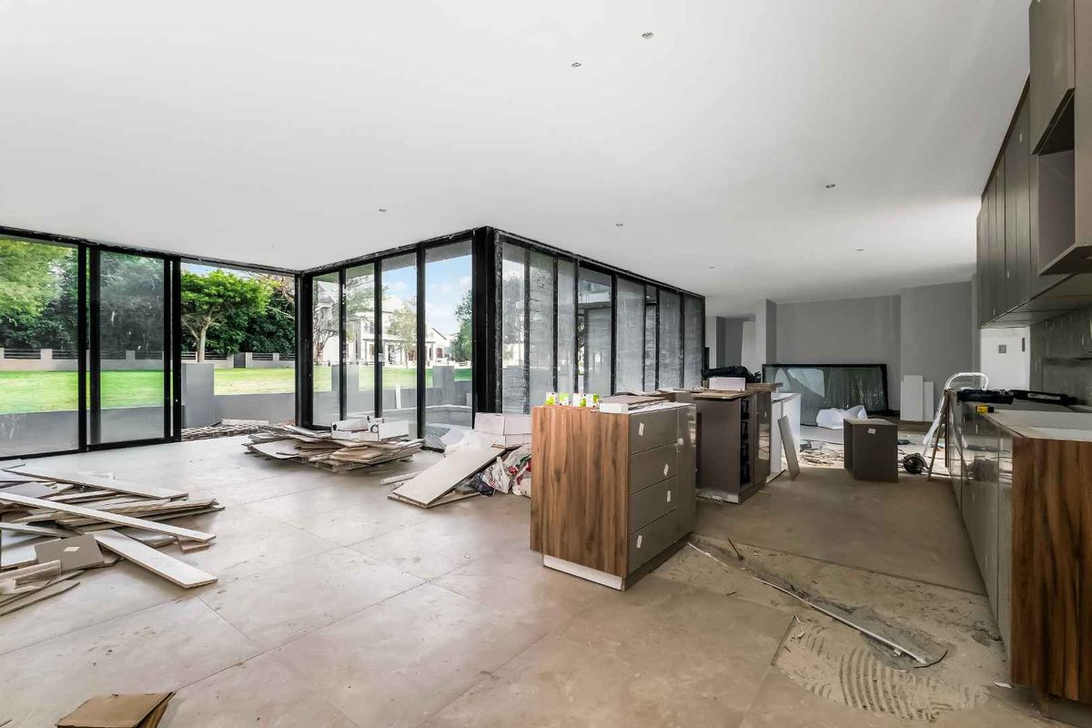 Contemporary Elegance Meets Estate Living - Photo 5