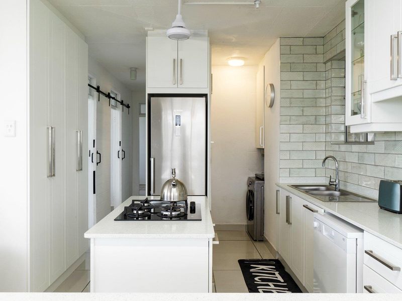 Fully furnished on the beach - Photo 9