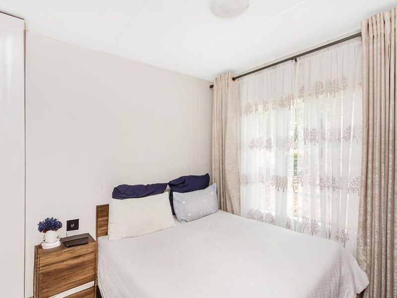 Neat 2 bedroom 2 bathroom unit for sale in Honey Park Roodepoort - Photo 10