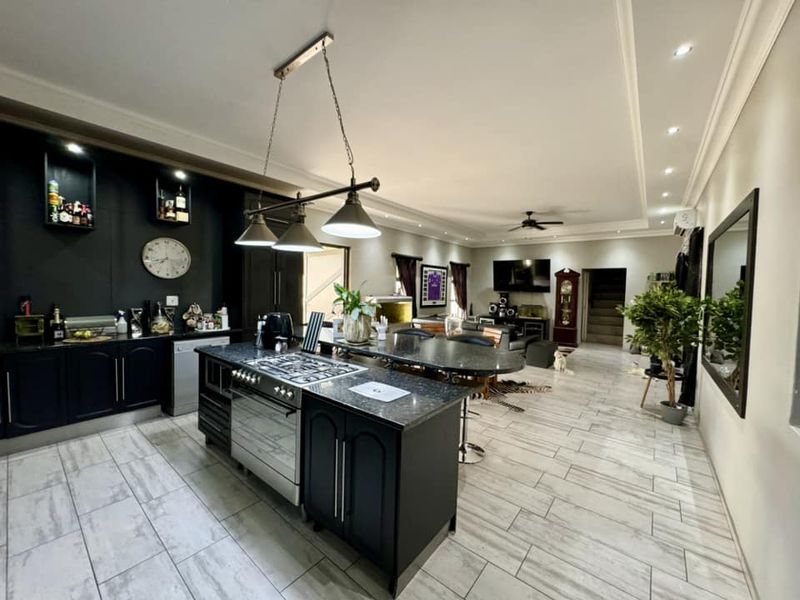 3 Bedroom House For Sale in Elisenheim - Photo 2