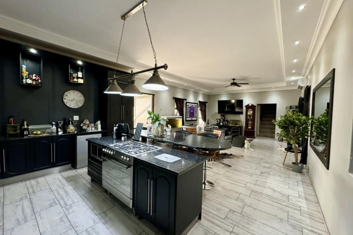 3 Bedroom House For Sale in Elisenheim - Photo 2