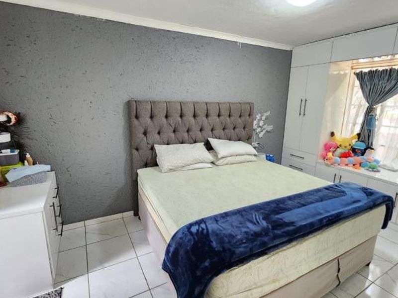 2 Bedroom Townhouse For Sale in Bassonia, Johannesburg - Photo 10