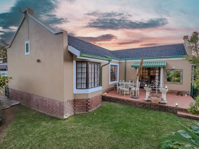 Charming 3-Bedroom Cluster Home in a Safe, Peaceful Complex - Photo 1