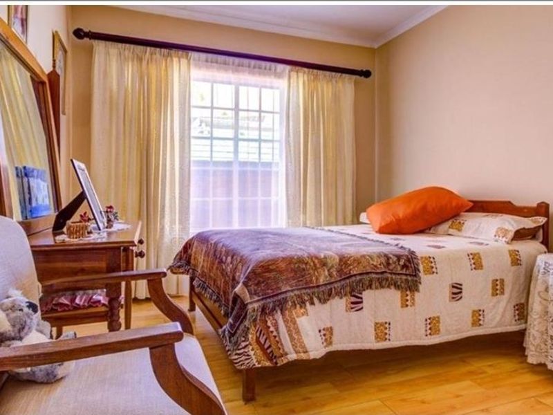 3 Bedroom House in Glen Marais - Photo 9