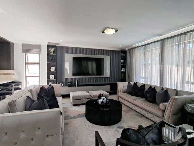 Gorgeous 4 bedroom, 3.5 bathroom Cluster available in Edenburg, Sandton - Photo 7