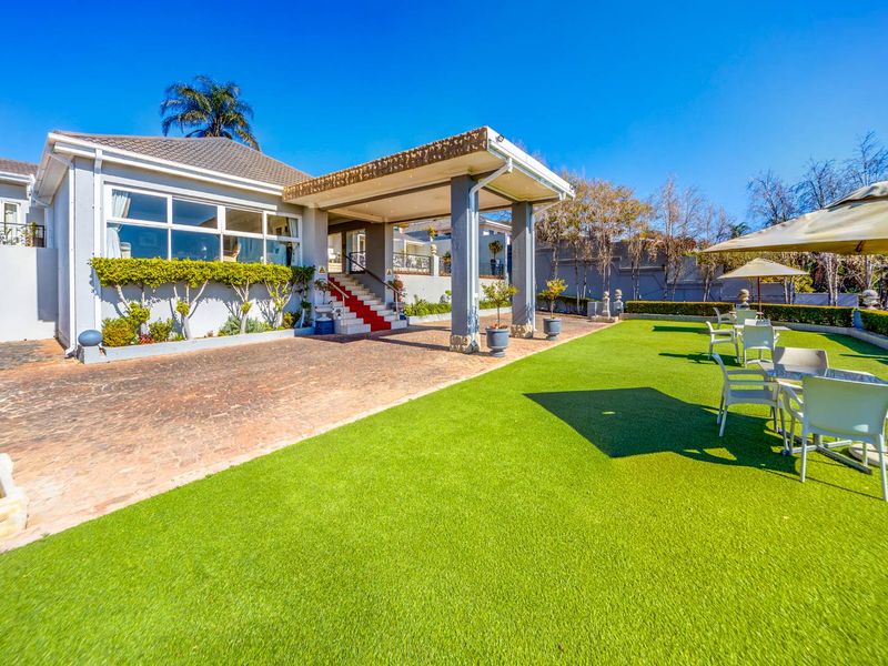 Unmatched Elegance: Boutique Hotel with Stunning 180° Pretoria Views - Photo 2