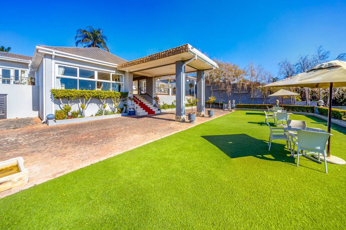 Unmatched Elegance: Boutique Hotel with Stunning 180° Pretoria Views - Photo 2